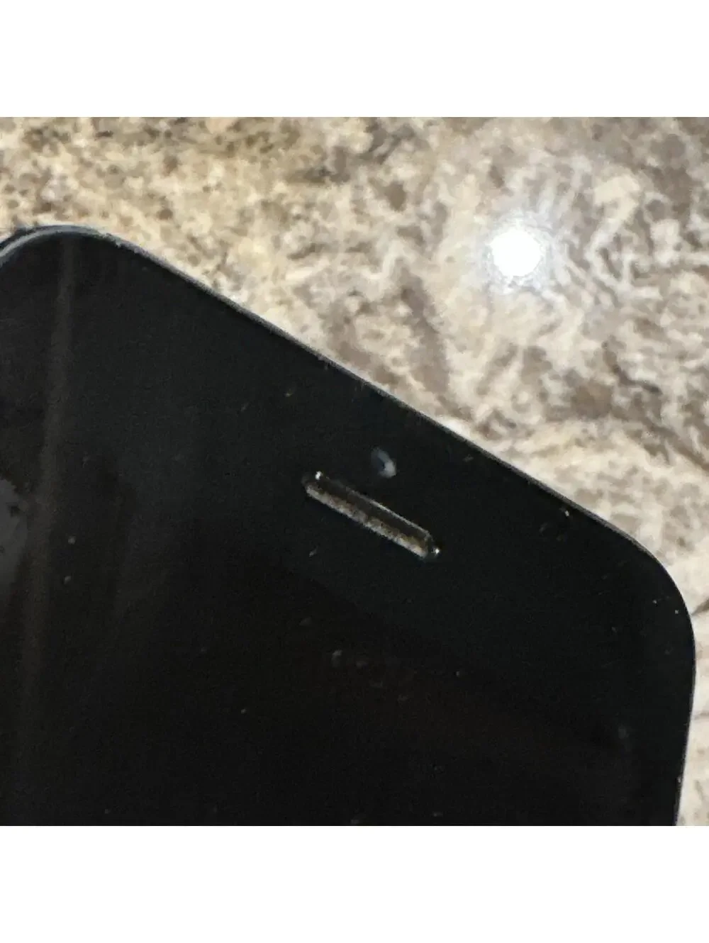 iPhone 5  (Screen Locked )